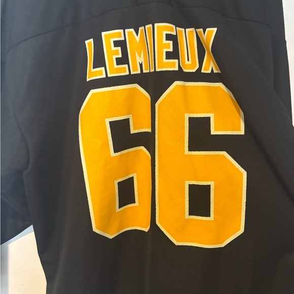 Pittsburgh Penguins Hockey Jersey - Picture 4 of 5